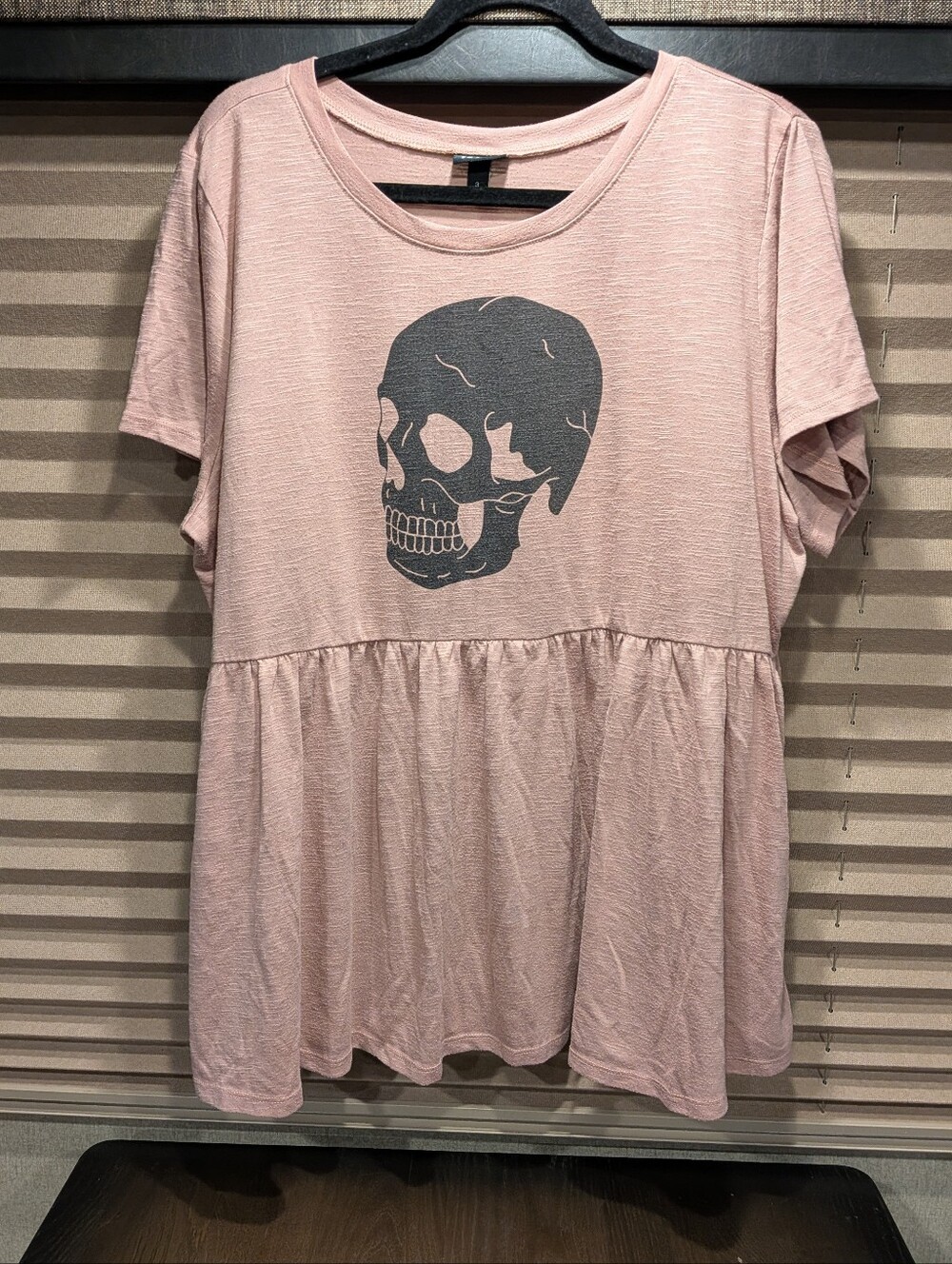 Torrid. Women’s Pink Skull Peplum Baby doll Tee Shirt Tunic.